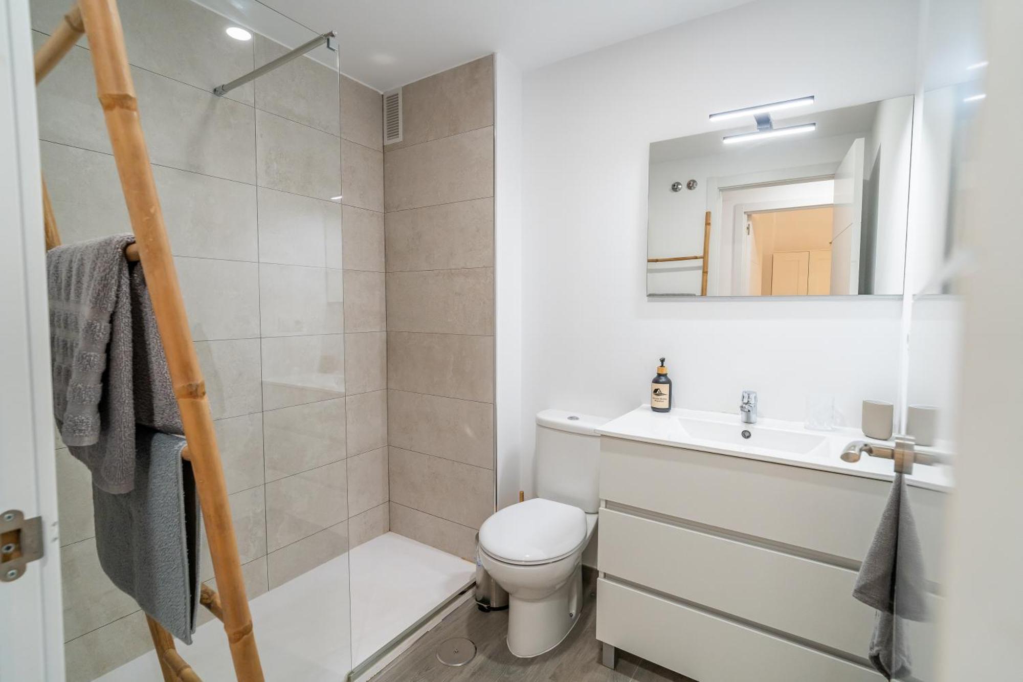 Casa Playa Guadalmar, Beautiful Apartment In Front Of The Sea, Wifi, Ac, Smart Tv, Private Parking مالقة المظهر الخارجي الصورة